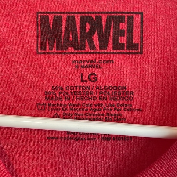 NWT Marvel graphic tee size L short sleeve, red and black - Picture 3 of 5